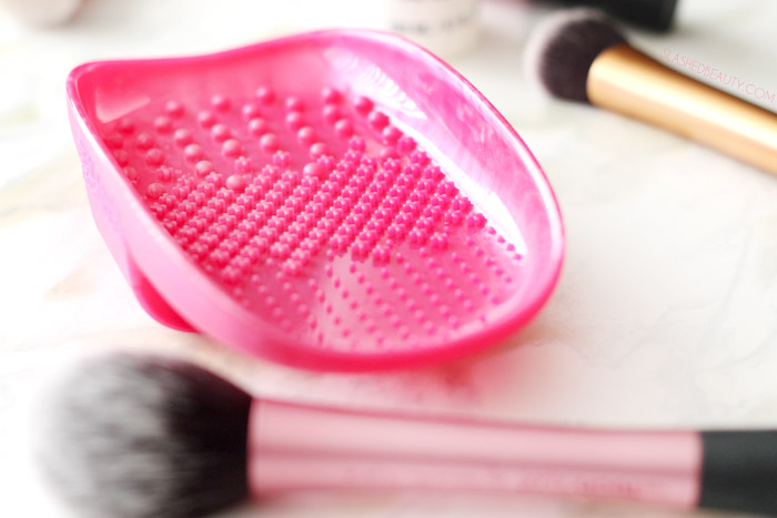 The Real Techniques Cleansing Brush makes washing makeup brushes a breeze. See before-and-after brush photos in this post! | Slashed Beauty