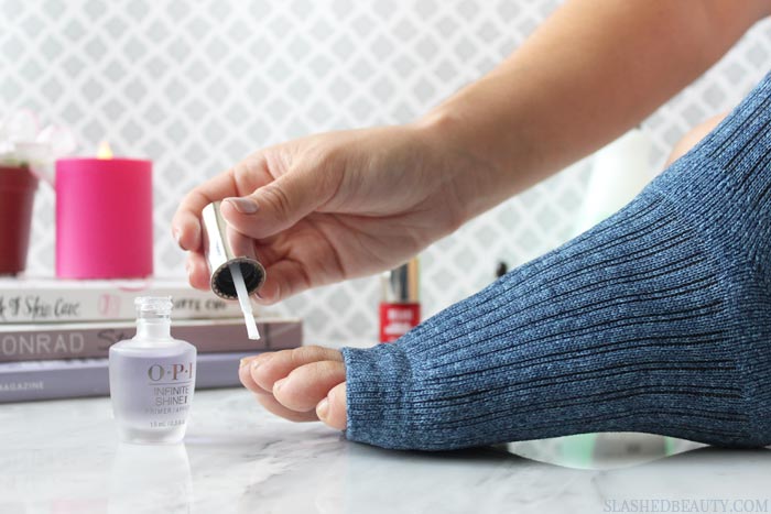 These beauty hacks are the best tips to get a perfect winter pedicure! Which ones haven't you been doing? | Slashed Beauty