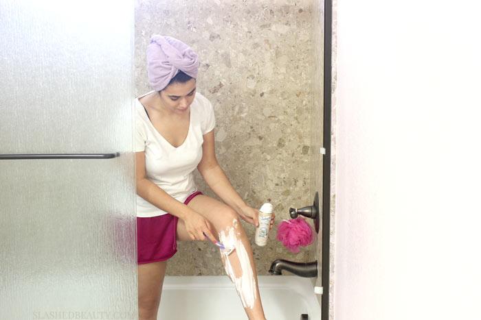 Are you constantly shaving for last minute plans, only to end up with redness and bumps? Here's the best way to shave legs in 3 minutes for smooth skin. | Slashed Beauty