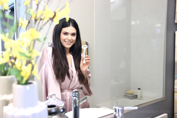 Find out why using the right razor makes shaving easier. My latest must-have: the Gillette Venus Platinum Extra Smooth! | Slashed Beauty