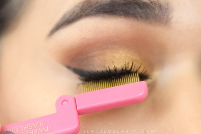 How to fix clumpy mascara: These eye makeup hacks will help fix mistakes and help you avoid starting from scratch. Watch the hack video! | Slashed Beauty