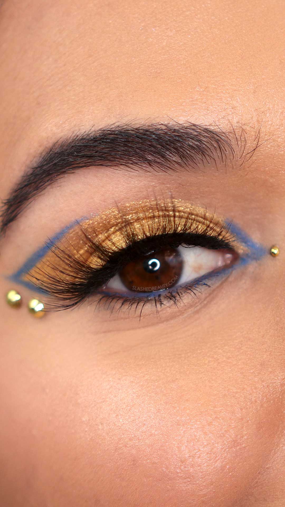 Blue & Gold Graphic Eye Makeup Tutorial